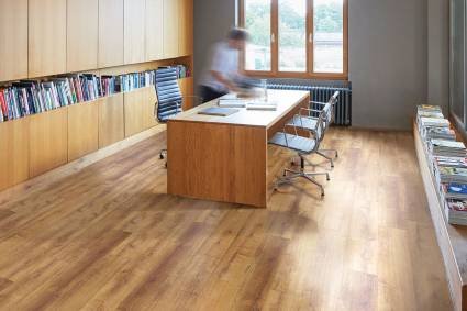 foto: Modularni podovi d.o.o. / LVT Aspecta One, Colonial Oak, Honey Modularni LVT pod u poslovnom prostoru