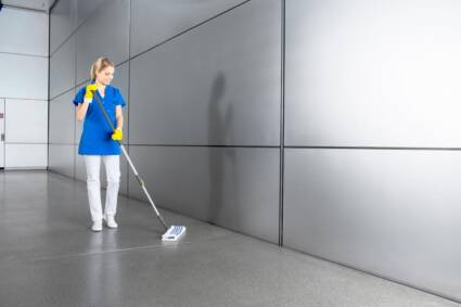 Održavanje podova otpornih na alkalna i kisela sredstva za čišćenje / foto: Hygiene Systems Održavanje podova otpornih na alkalna i kisela sredstva za čišćenje / foto: Hygiene Systems