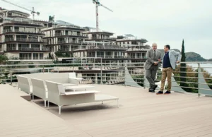 RELAZZO Decking firme REHAU na kompleksu Dukley Gardens