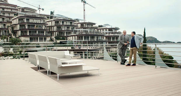 RELAZZO Decking firme REHAU na kompleksu Dukley Gardens