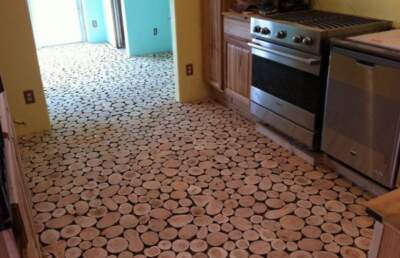 Pod od drvenih trupaca kao pokazatelj kreativnosti