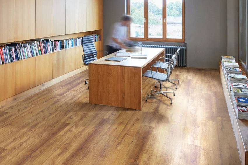 Modularni LVT pod u poslovnom prostoru