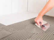 Sistem za renoviranje „pločica na pločicu” Nnaošenje lepka Baumacol FlexTop