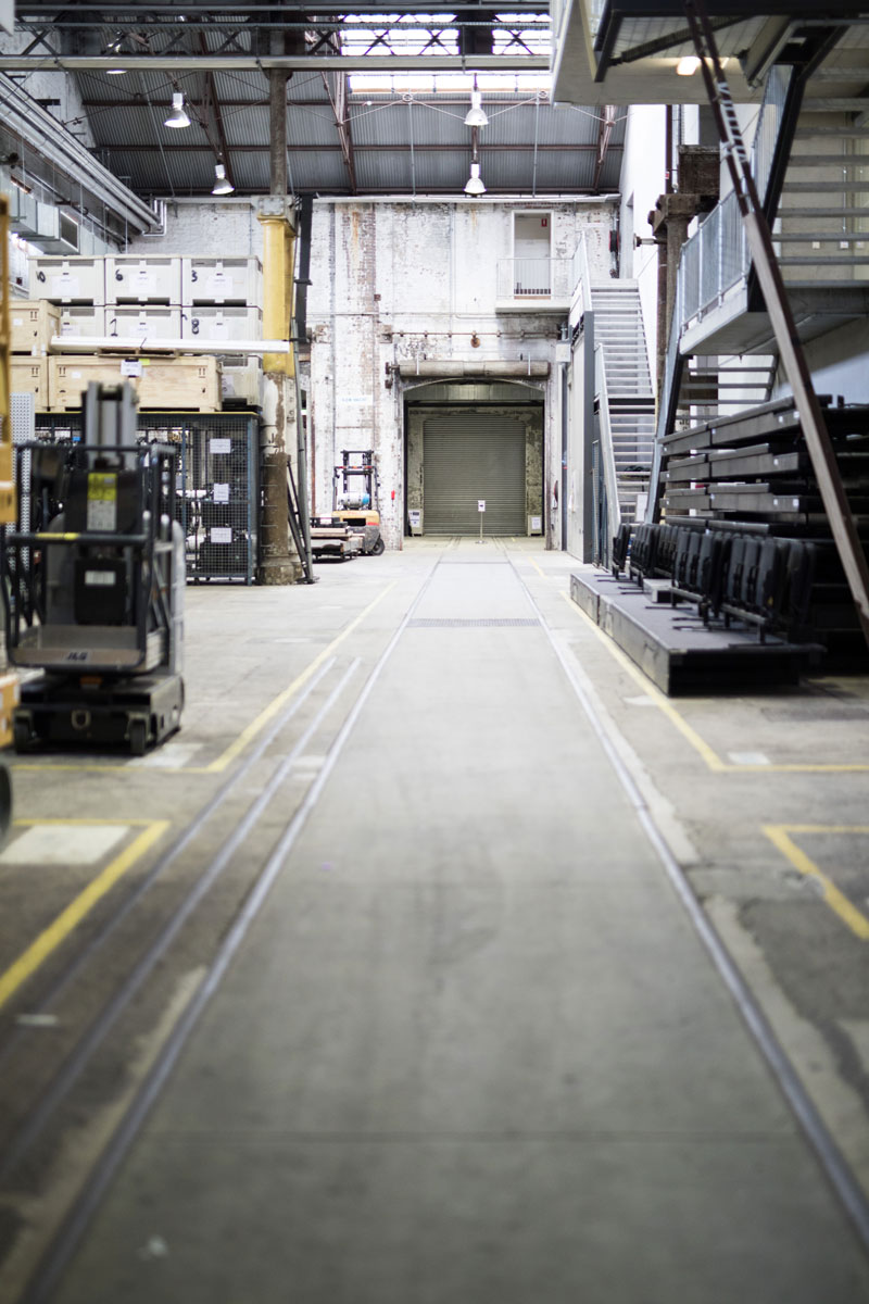 Izdžljivi betonski industrijski pod