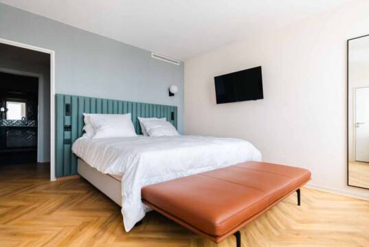 Prunus podne obloge u enterijeru spavaće sobe / foto: Prunus