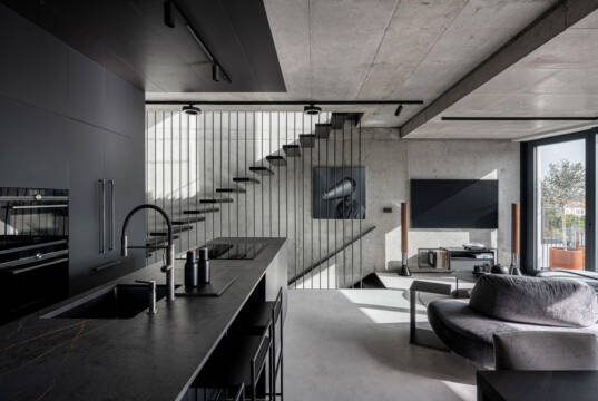 projekat: OOOOX – Hrebenky Projekat Hrenenky, podne obloge u kuhinji i dnevnoj sobi / foto: Martin Zeman