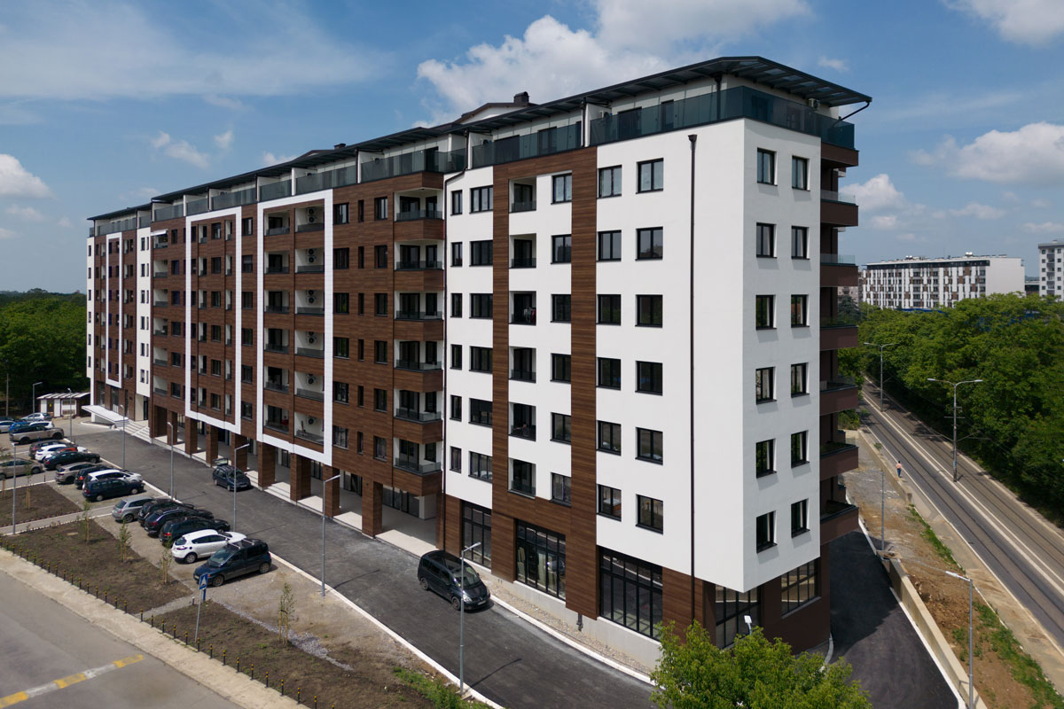 Zgrada na Banjici / ASD kompakt ploče za eksterijer - 3146 Orah i 1050 Bela / Izvođač: Vukša Inženjering, Beograd / foto: JAF d.o.o.