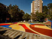 Sistemska rešenja za sportske terene, bazene, biciklističke staze Javni košarkaški teren u Novom Sadu, Srbija / foto: Vasilije Baijlov
