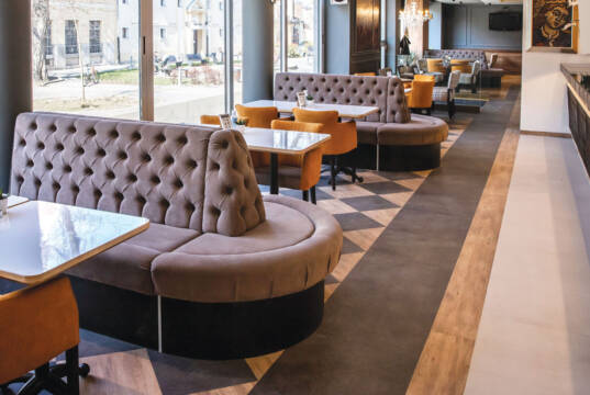 LVT pod u Klubu 2, Sombor / foto: Modularni podovi