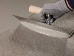 Brza i pouzdana hidroizolacija za sve vremenske uslove Nanošenje hidroizolacije Mapelastic Turbo ZERO / foto: Mapei