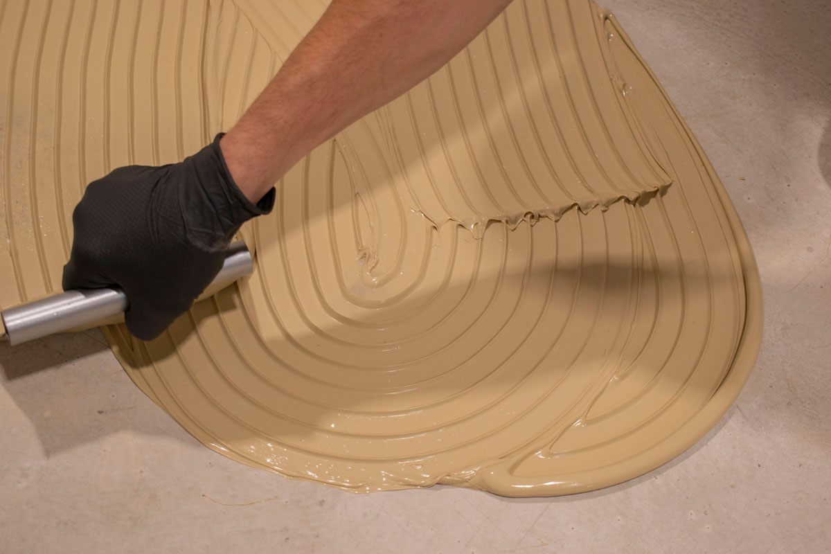 Nanošenje PARFIX SMP HYBRID lepka / foto: Tritonex