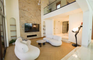 Projekat: DraftStudio – Svaki korak inspiracija: dizajn i prirodni materijali podova Projekat: Kuca harmonije / autor projekta: DraftStudio, enterijer dnevne sobe / foto: Natasa Stefanovic Radojkovic