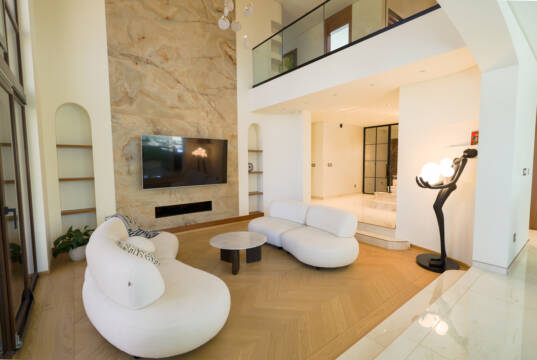 Projekat: DraftStudio – Svaki korak inspiracija: dizajn i prirodni materijali podova Projekat: Kuca harmonije / autor projekta: DraftStudio, enterijer dnevne sobe / foto: Natasa Stefanovic Radojkovic