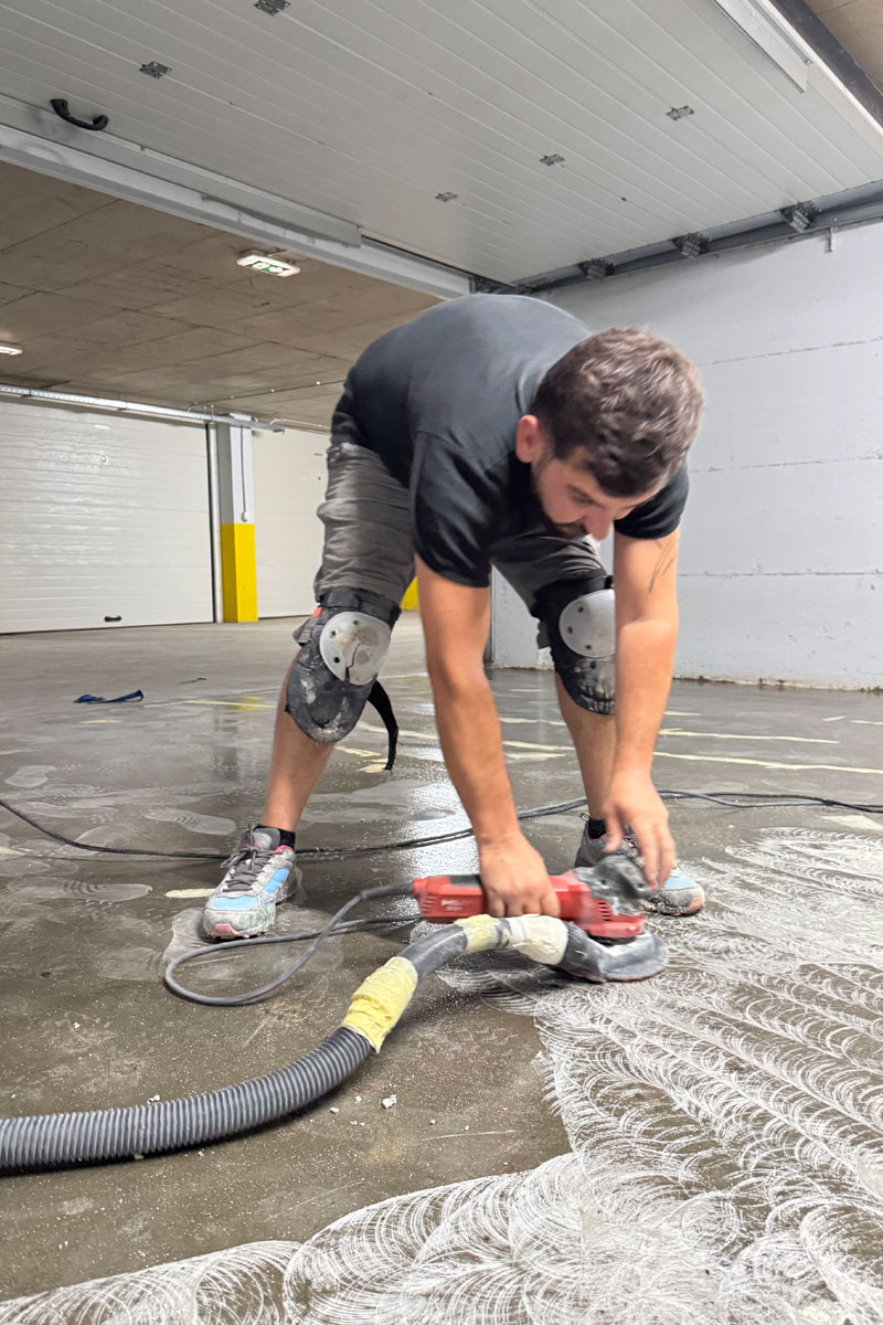 Priprema podne obloge za epoksidni pod / foto: Arhiva redakcije časopisa "Podovi"