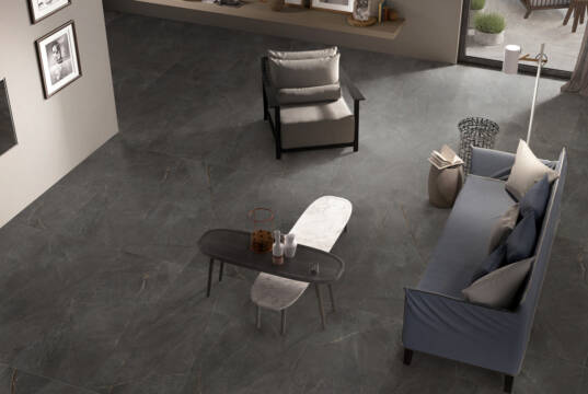 Završna obrada podnih obloga Mat završna obrada podnih obloga u enterijeru dnevne sobe / foto: freepik.com