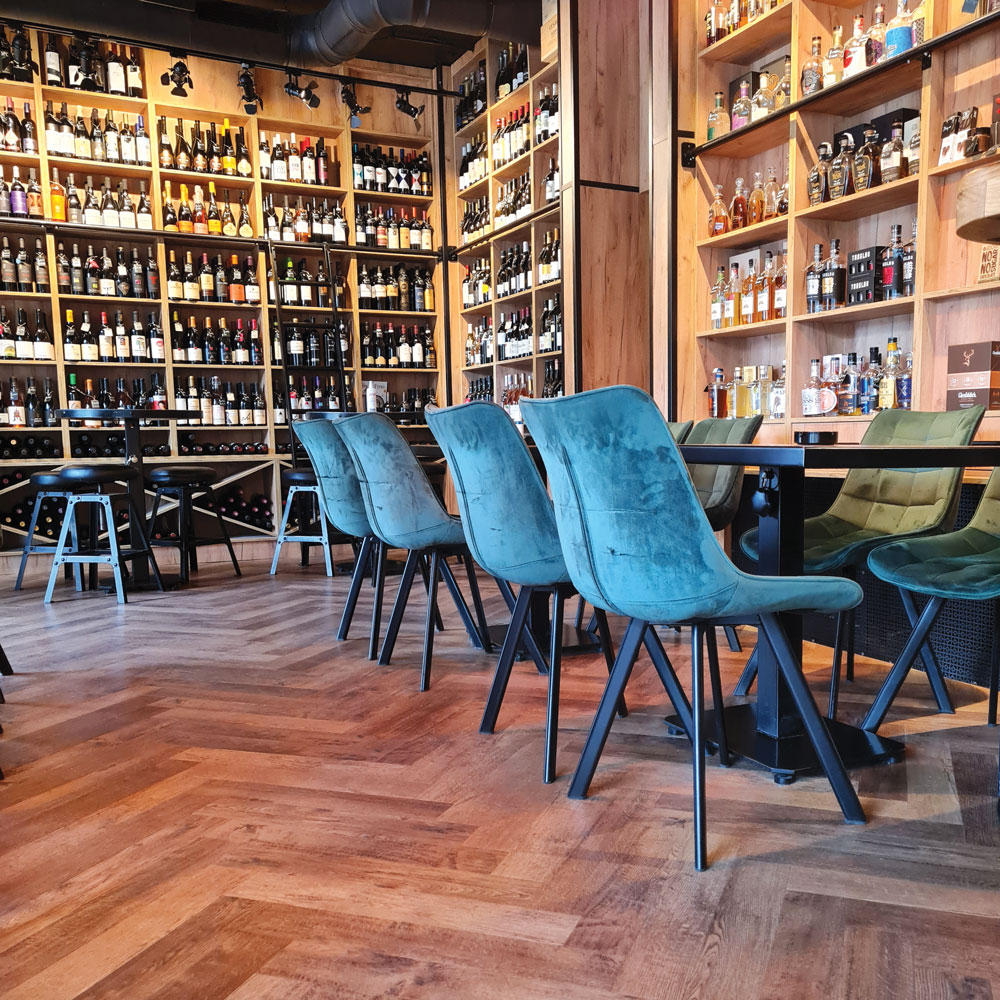 "Krivina" kuća rakije i vina, Novi Sad, LVT pod / foto: Modularni podovi