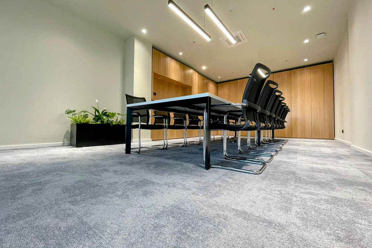 Pod u enterijeru kancelarijskog prostora / foto: Vujnović enterijeri