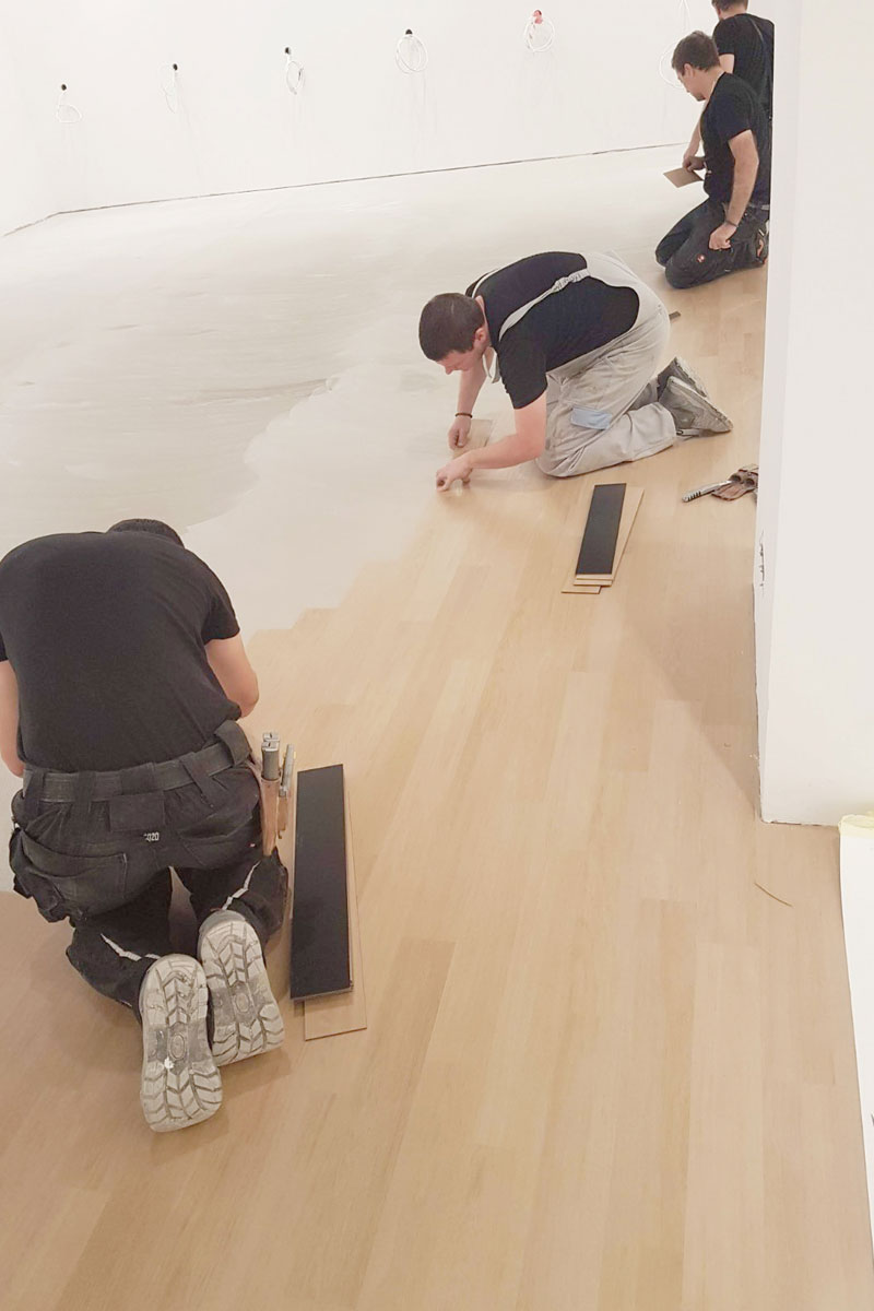 Podopolagači postavljaju pod / foto: Vujnović enterijeri