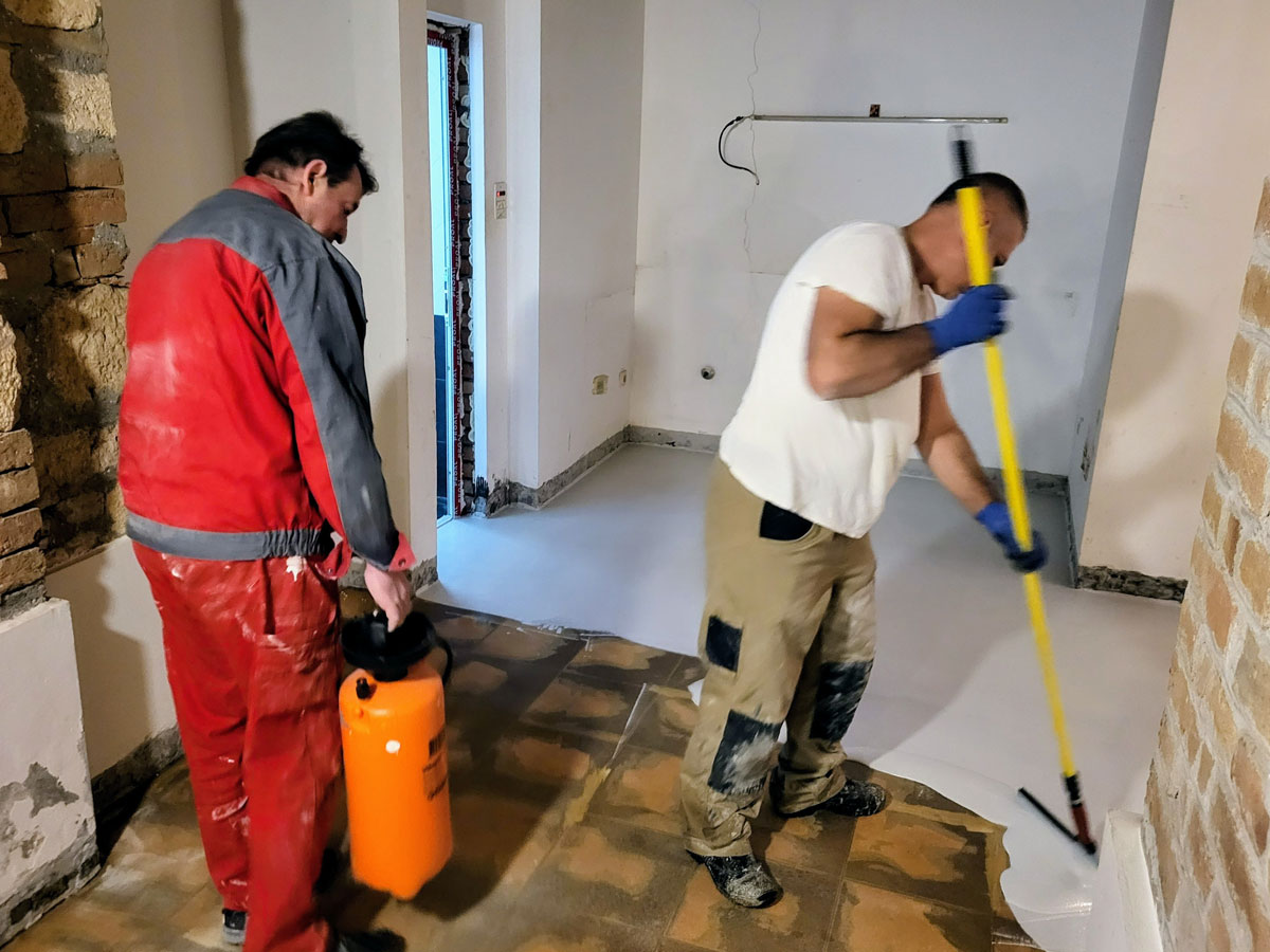 Radnici razlivaju epoksidni pod / foto: Vujnović enterijeri