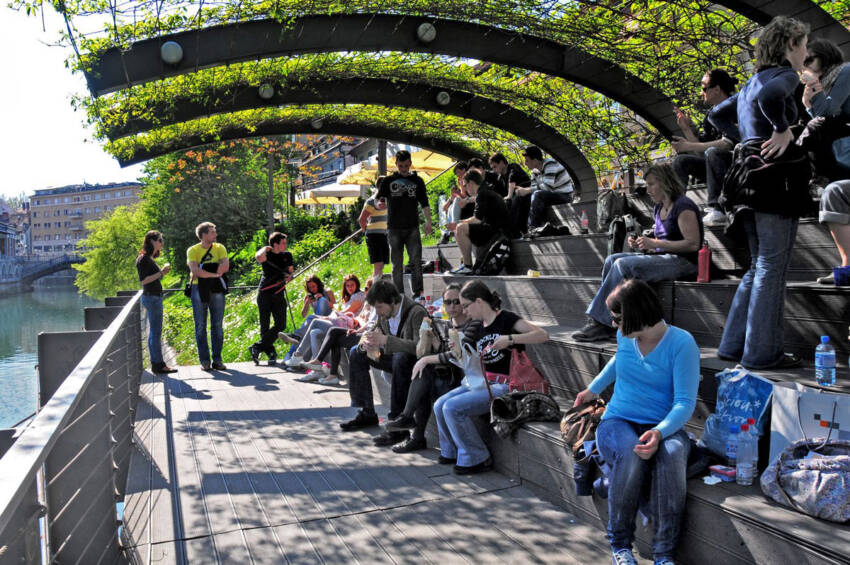 Brede Bizjak „Paviljon na reci Ljubljanici“ (2007) Ljubljana (2007) / foto: Peter Pahor