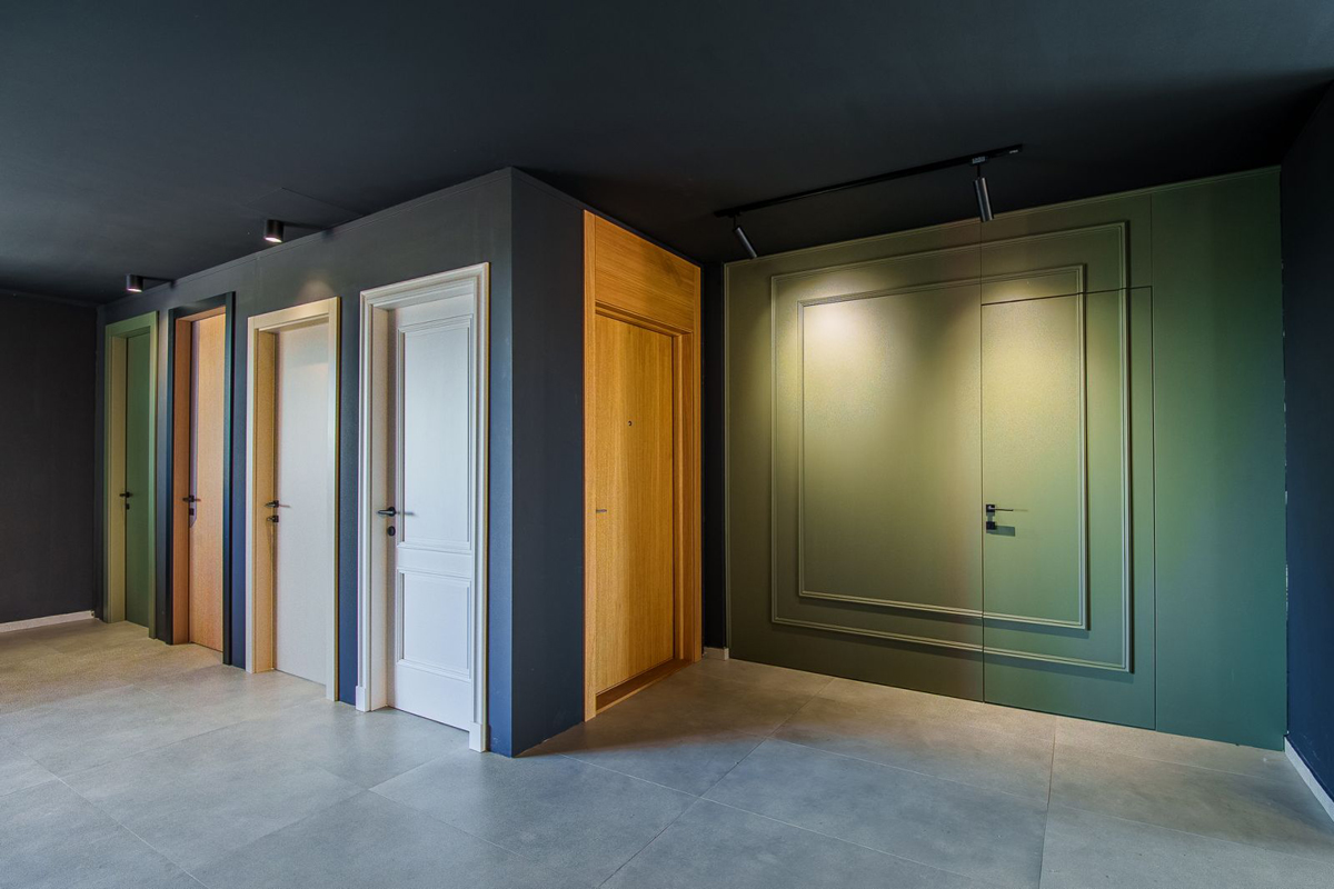 Izbor podnih oboga, spoljne i unutrašnje stolarije kao osnove uređenja svakog objekta u PIB Solution showroom-u / foto: PIB Solution
