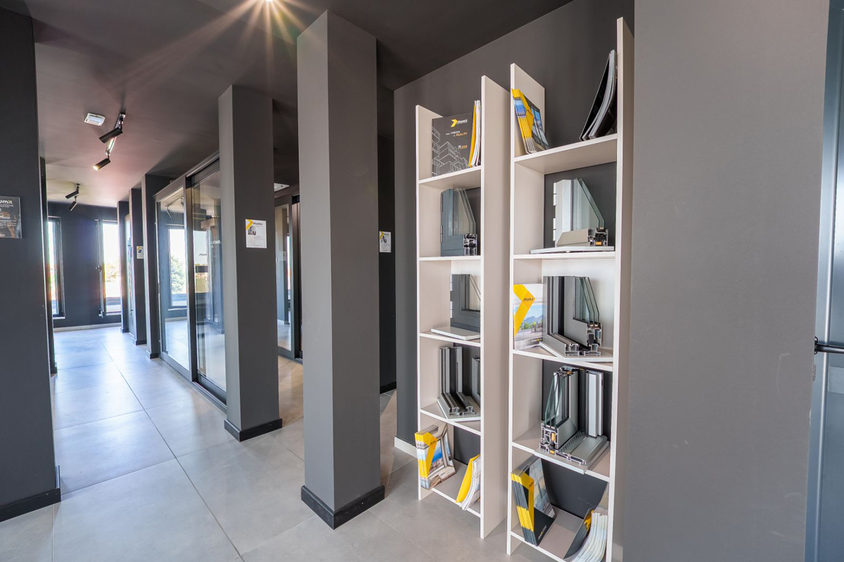 PIB Solution showroom sa izloženom stolarijom / foto: PIB Solution