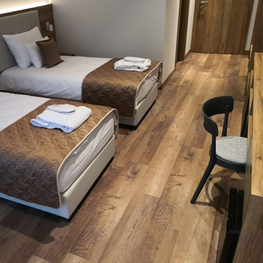 Hotel Fruške Terme banja Vrdnik - Aspecta Bespoke Shipwright Monarch / foto: Modularni podovi